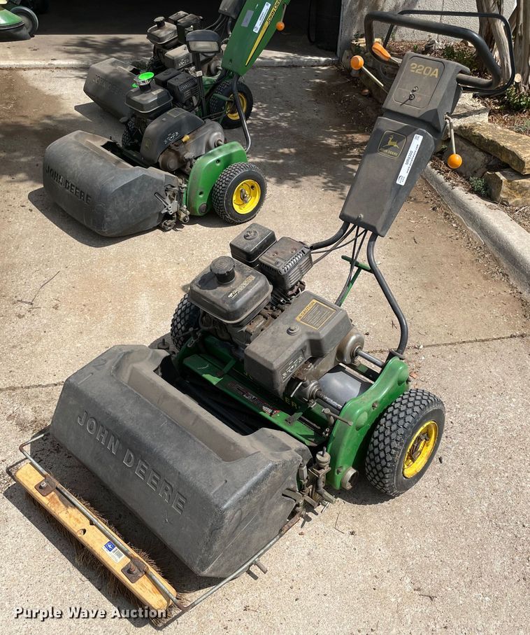 image for item MR9300 John Deere 220A  greens mower