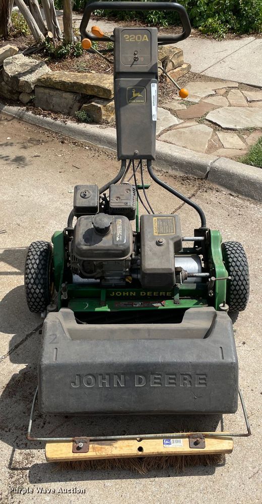 image for item MR9300 John Deere 220A  greens mower