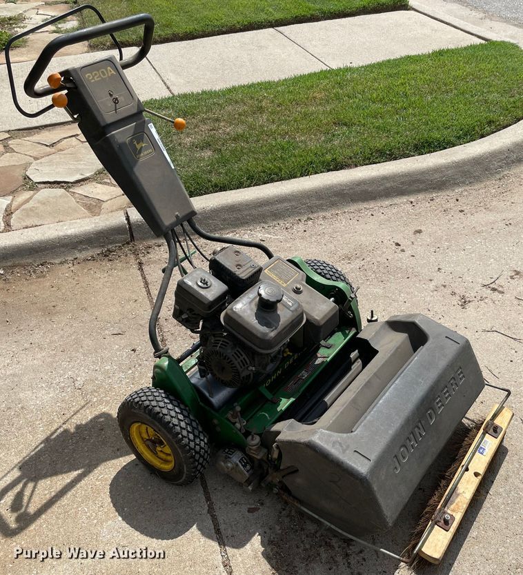 image for item MR9300 John Deere 220A  greens mower