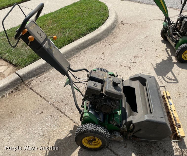 image for item MR9300 John Deere 220A  greens mower