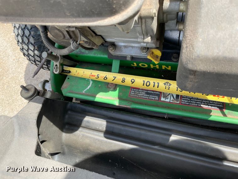 image for item MR9300 John Deere 220A  greens mower