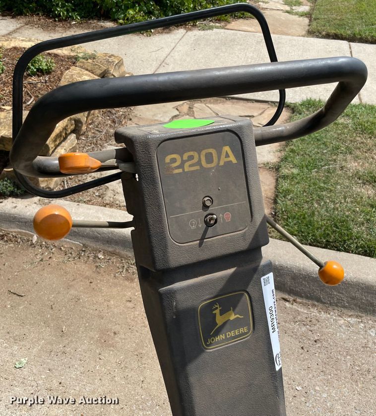 image for item MR9300 John Deere 220A  greens mower