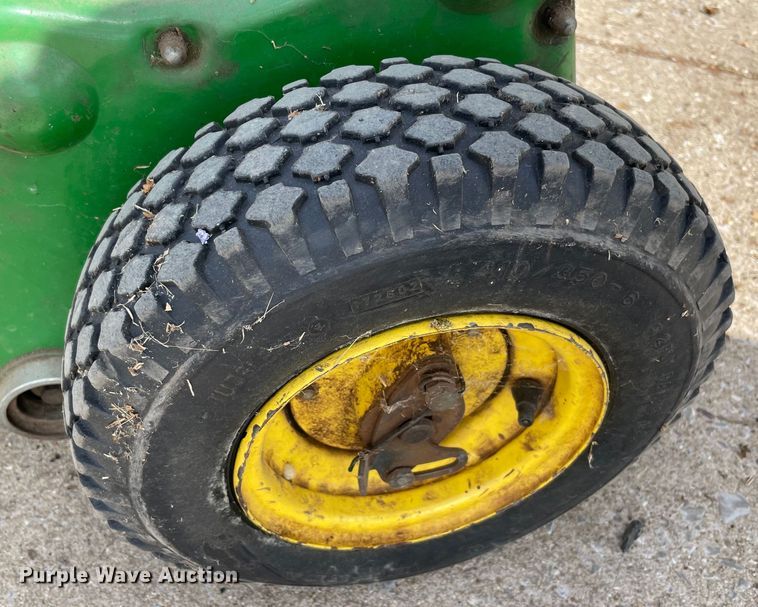 image for item MR9300 John Deere 220A  greens mower
