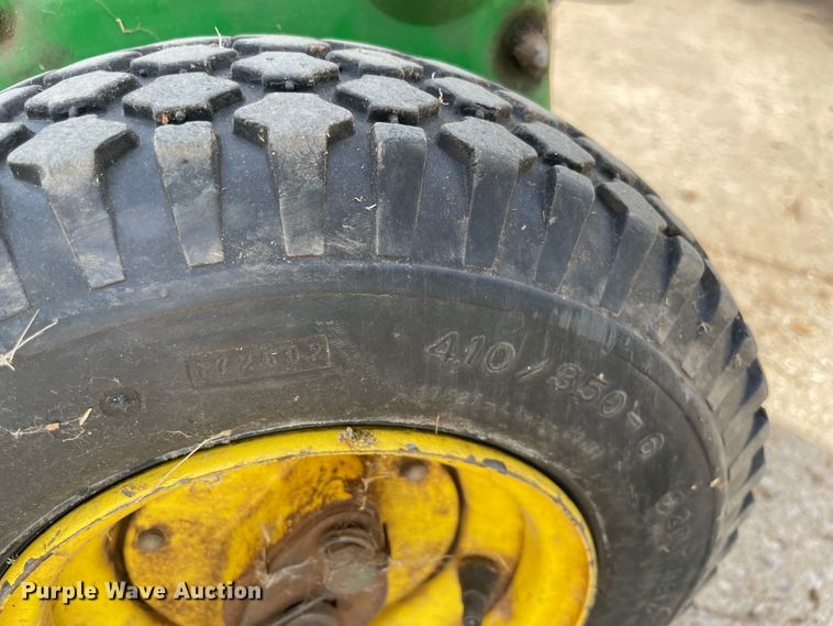 image for item MR9300 John Deere 220A  greens mower