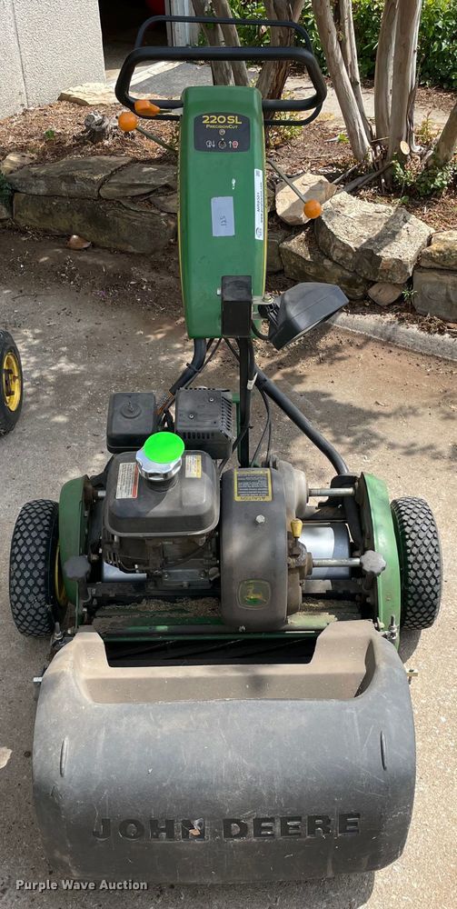 image for item MR9301 John Deere 220SL  greens mower