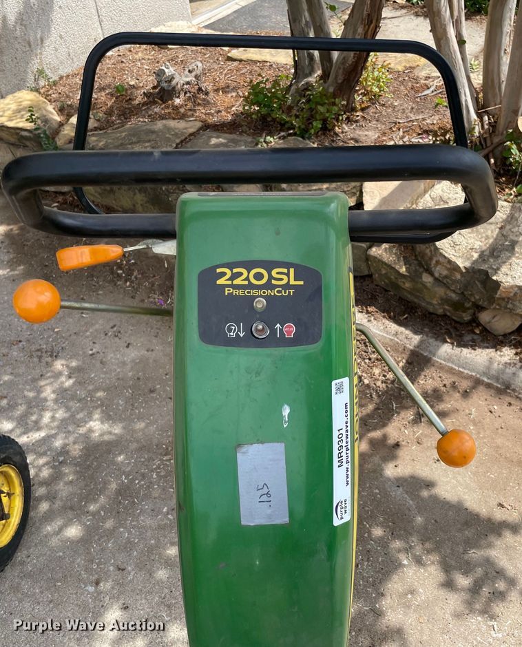 image for item MR9301 John Deere 220SL  greens mower