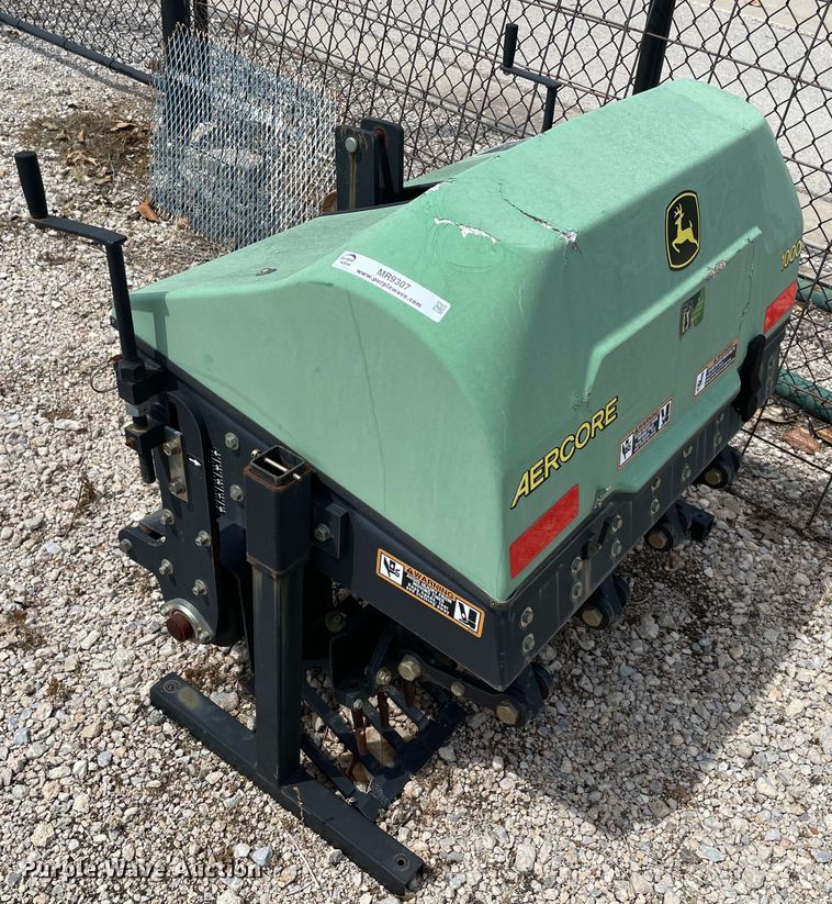 image for item MR9307 John Deere 1000 Aercore  aerator
