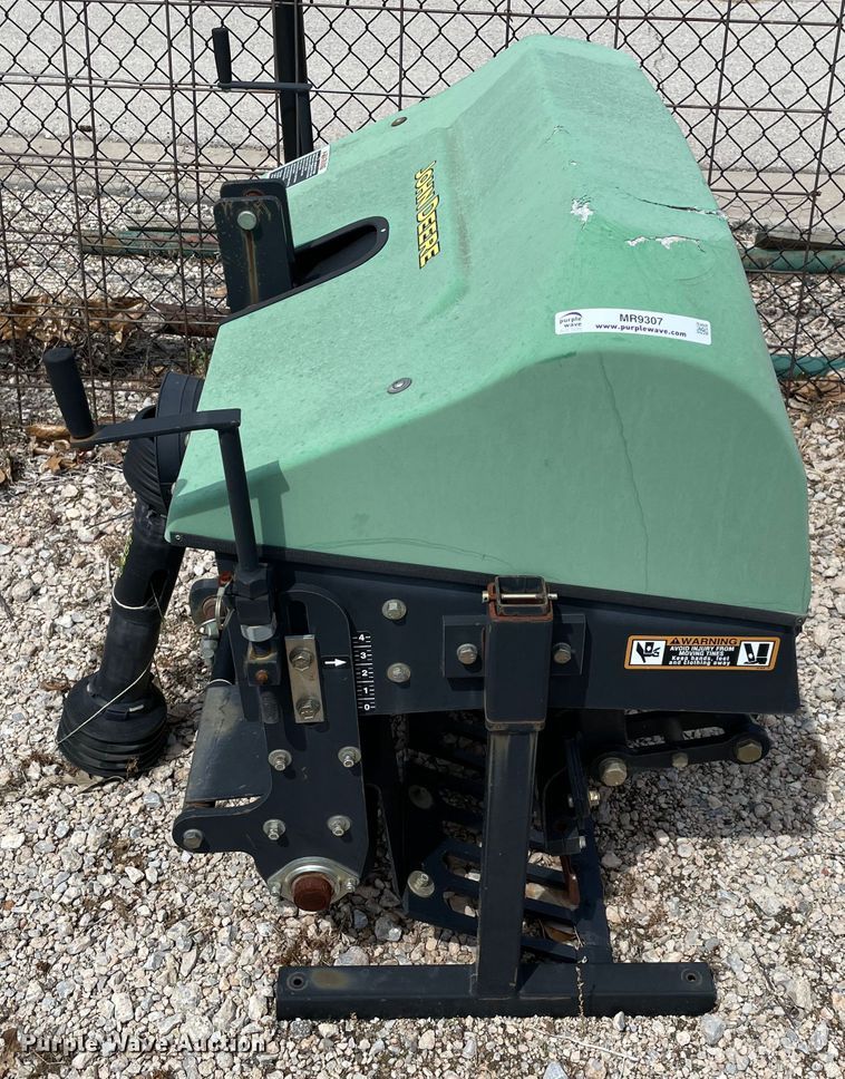 image for item MR9307 John Deere 1000 Aercore  aerator