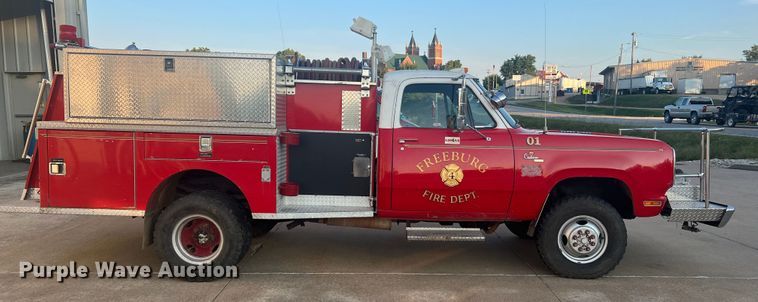 image for item MR9885 1978 Dodge W40 Custom 400  brush fire truck
