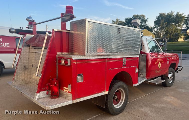 image for item MR9885 1978 Dodge W40 Custom 400  brush fire truck