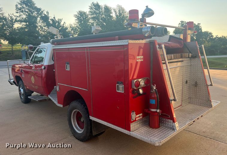 image for item MR9885 1978 Dodge W40 Custom 400  brush fire truck