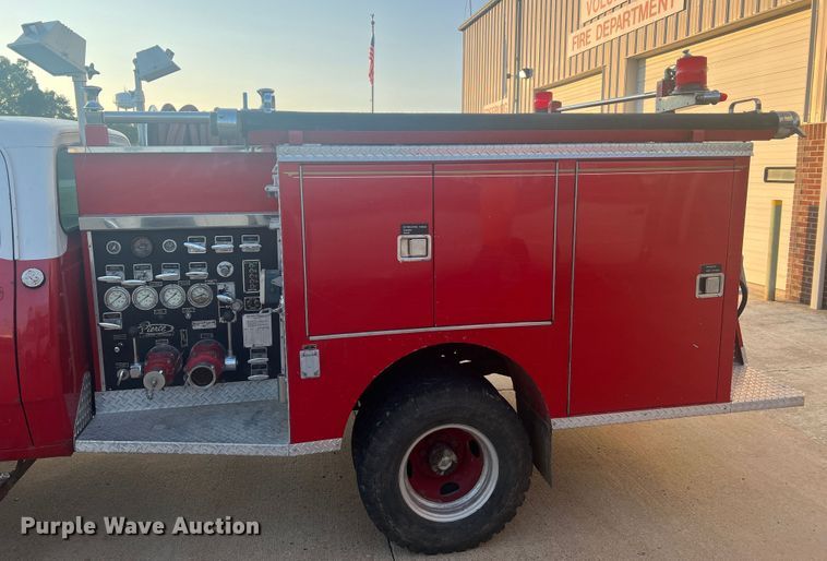 image for item MR9885 1978 Dodge W40 Custom 400  brush fire truck