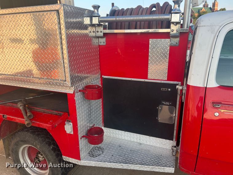 image for item MR9885 1978 Dodge W40 Custom 400  brush fire truck