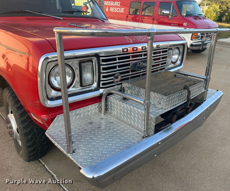 image for item MR9885 1978 Dodge W40 Custom 400  brush fire truck