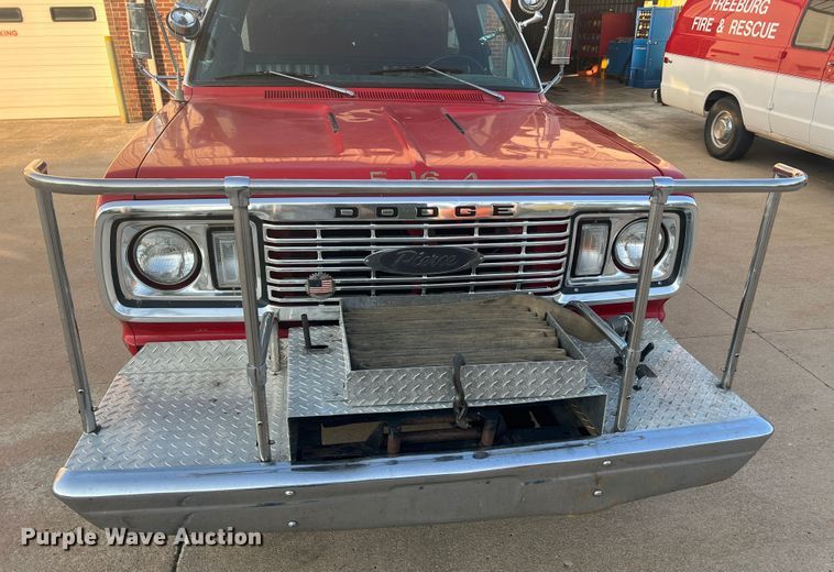 image for item MR9885 1978 Dodge W40 Custom 400  brush fire truck