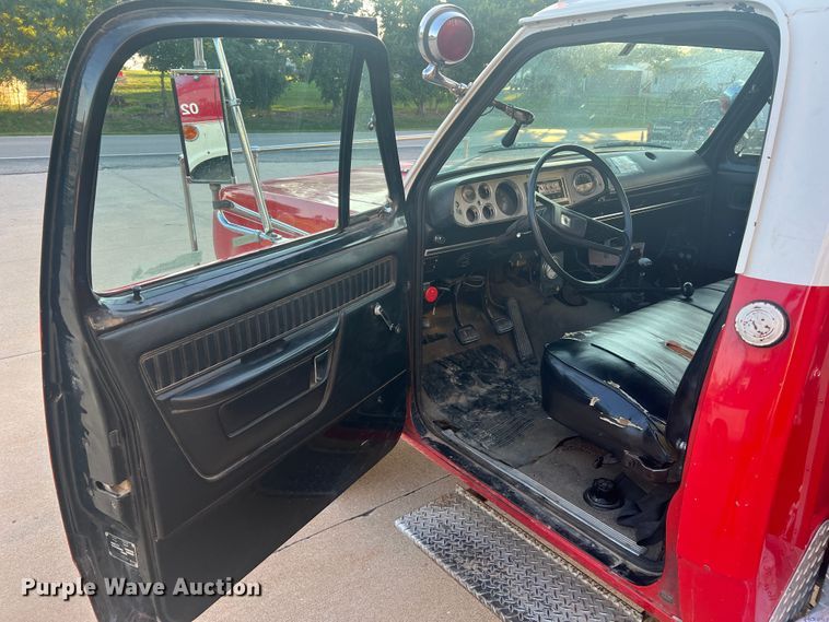 image for item MR9885 1978 Dodge W40 Custom 400  brush fire truck