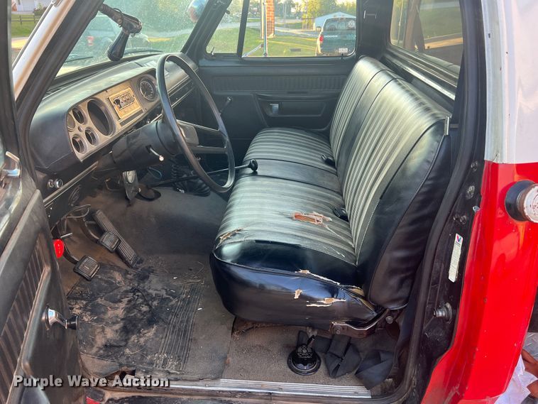 image for item MR9885 1978 Dodge W40 Custom 400  brush fire truck