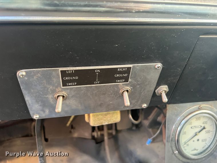 image for item MR9885 1978 Dodge W40 Custom 400  brush fire truck