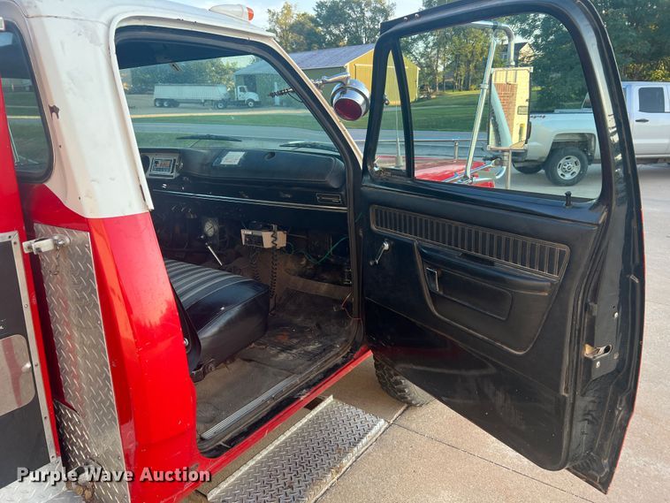 image for item MR9885 1978 Dodge W40 Custom 400  brush fire truck