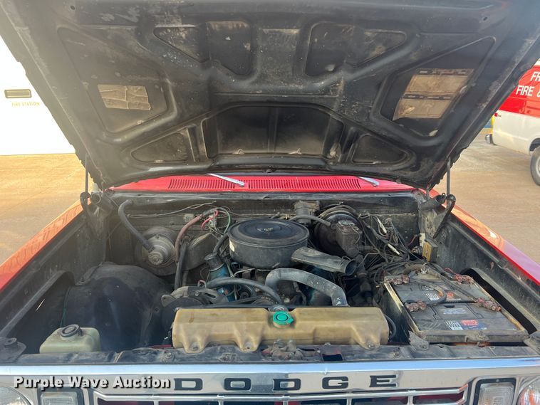 image for item MR9885 1978 Dodge W40 Custom 400  brush fire truck