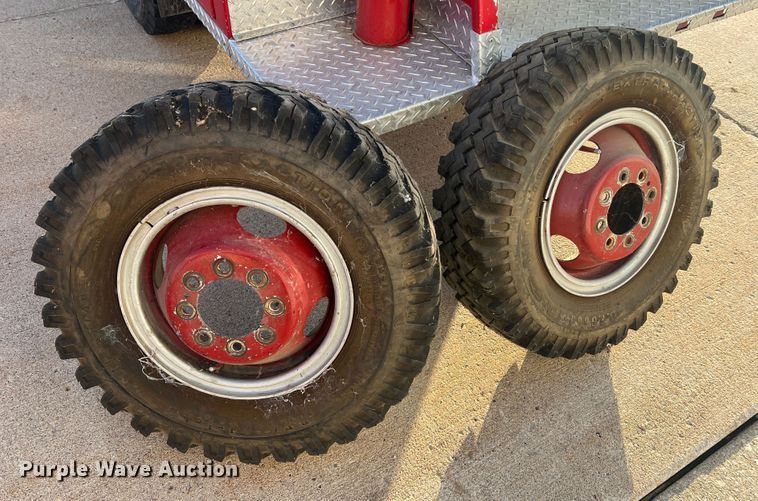 image for item MR9885 1978 Dodge W40 Custom 400  brush fire truck