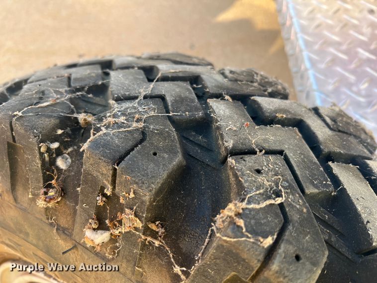 image for item MR9885 1978 Dodge W40 Custom 400  brush fire truck