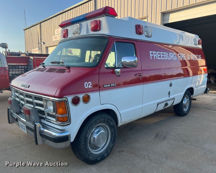 image for item MR9886 1991 Dodge Ram Wagon B350  rescue vehicle