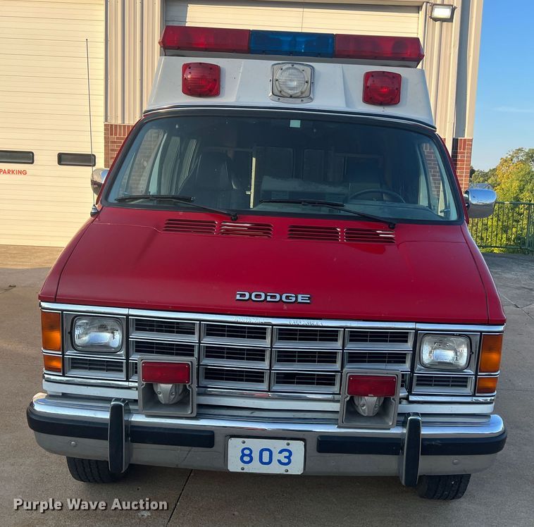 image for item MR9886 1991 Dodge Ram Wagon B350  rescue vehicle