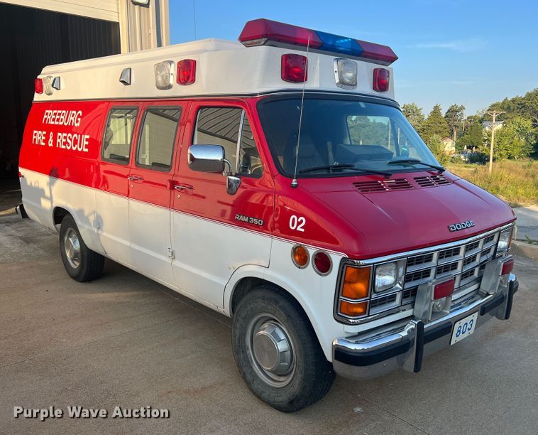 image for item MR9886 1991 Dodge Ram Wagon B350  rescue vehicle