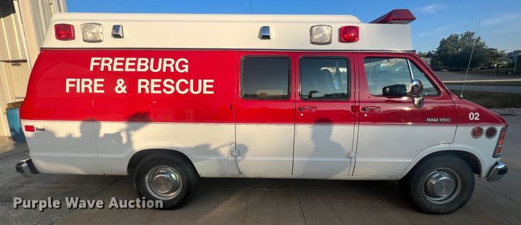 image for item MR9886 1991 Dodge Ram Wagon B350  rescue vehicle