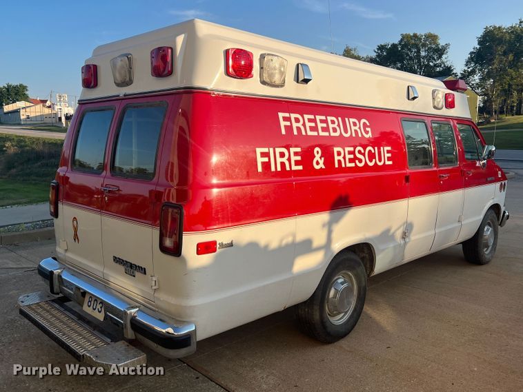 image for item MR9886 1991 Dodge Ram Wagon B350  rescue vehicle