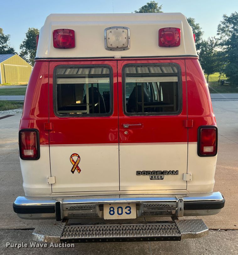 image for item MR9886 1991 Dodge Ram Wagon B350  rescue vehicle