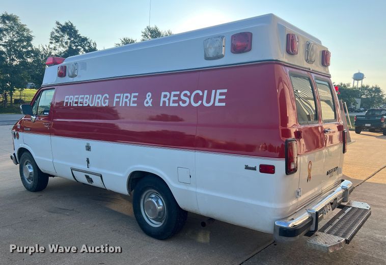 image for item MR9886 1991 Dodge Ram Wagon B350  rescue vehicle