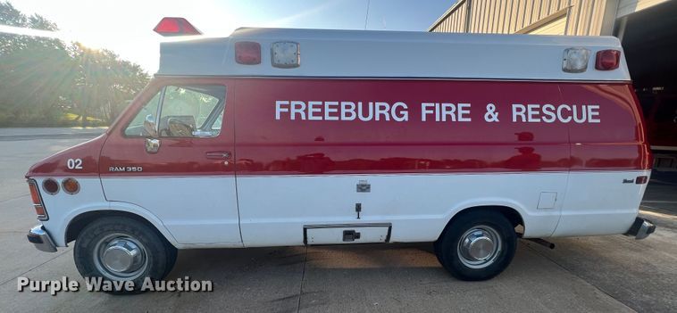 image for item MR9886 1991 Dodge Ram Wagon B350  rescue vehicle