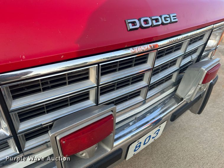 image for item MR9886 1991 Dodge Ram Wagon B350  rescue vehicle