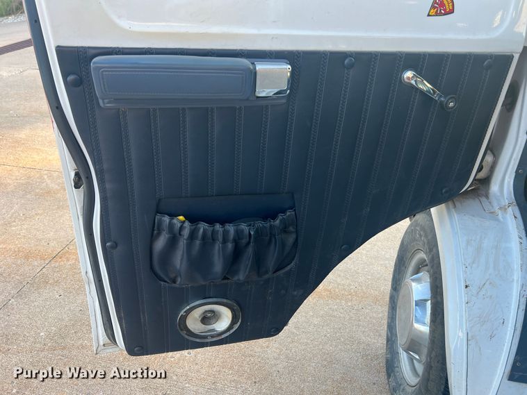 image for item MR9886 1991 Dodge Ram Wagon B350  rescue vehicle