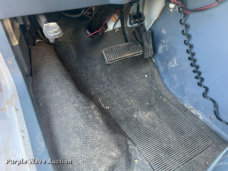 image for item MR9886 1991 Dodge Ram Wagon B350  rescue vehicle