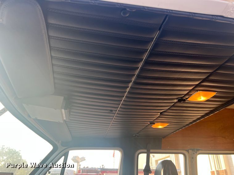 image for item MR9886 1991 Dodge Ram Wagon B350  rescue vehicle