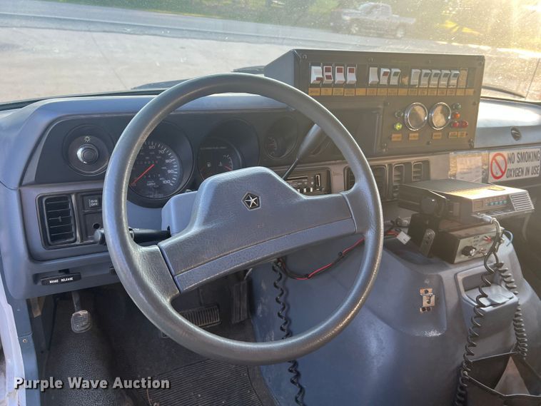 image for item MR9886 1991 Dodge Ram Wagon B350  rescue vehicle