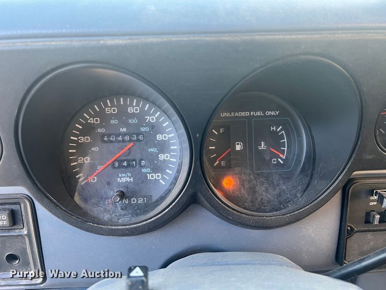 image for item MR9886 1991 Dodge Ram Wagon B350  rescue vehicle