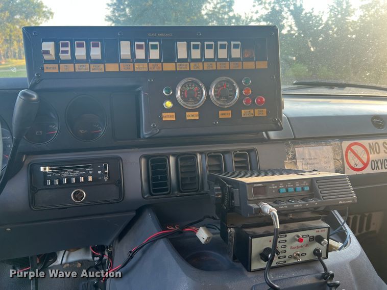 image for item MR9886 1991 Dodge Ram Wagon B350  rescue vehicle