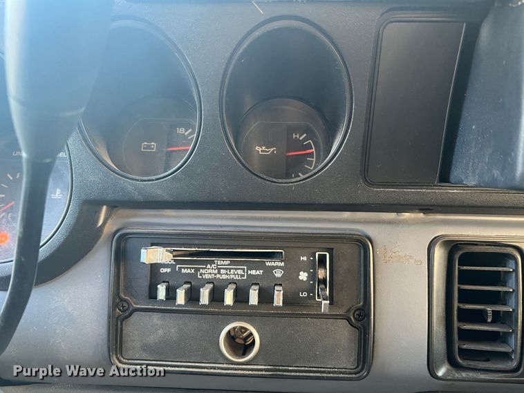 image for item MR9886 1991 Dodge Ram Wagon B350  rescue vehicle