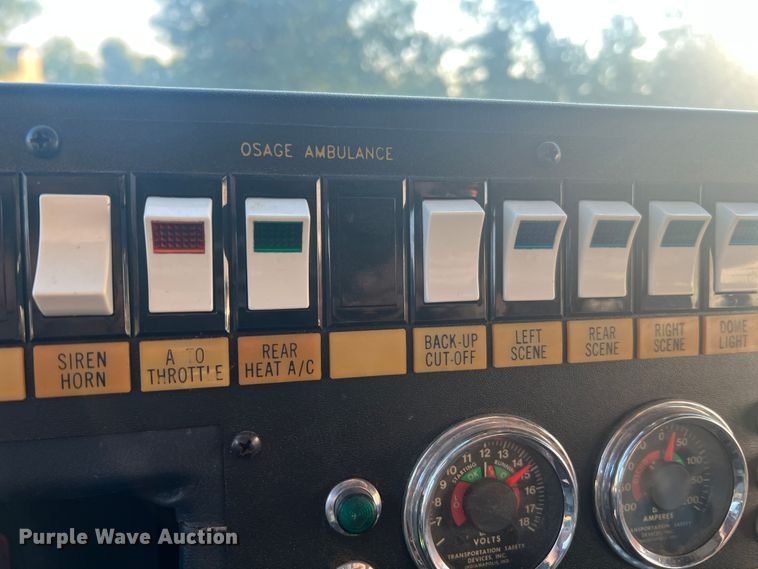 image for item MR9886 1991 Dodge Ram Wagon B350  rescue vehicle