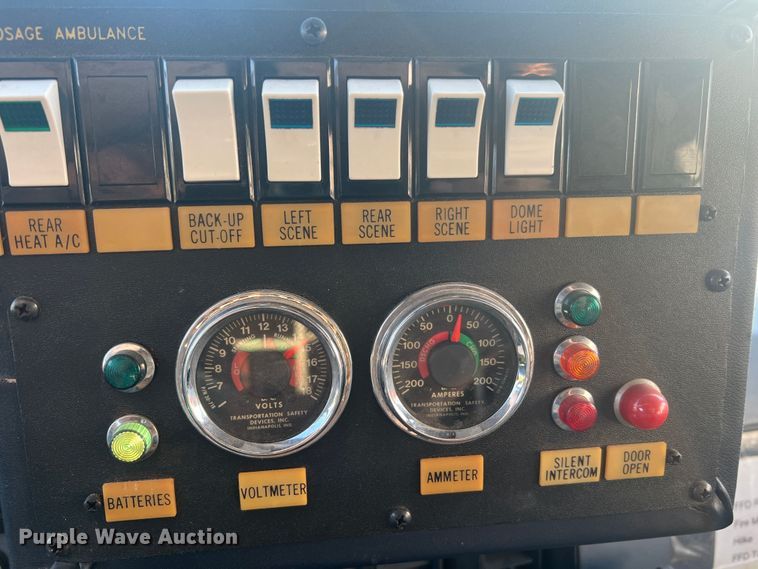 image for item MR9886 1991 Dodge Ram Wagon B350  rescue vehicle