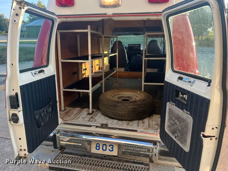 image for item MR9886 1991 Dodge Ram Wagon B350  rescue vehicle