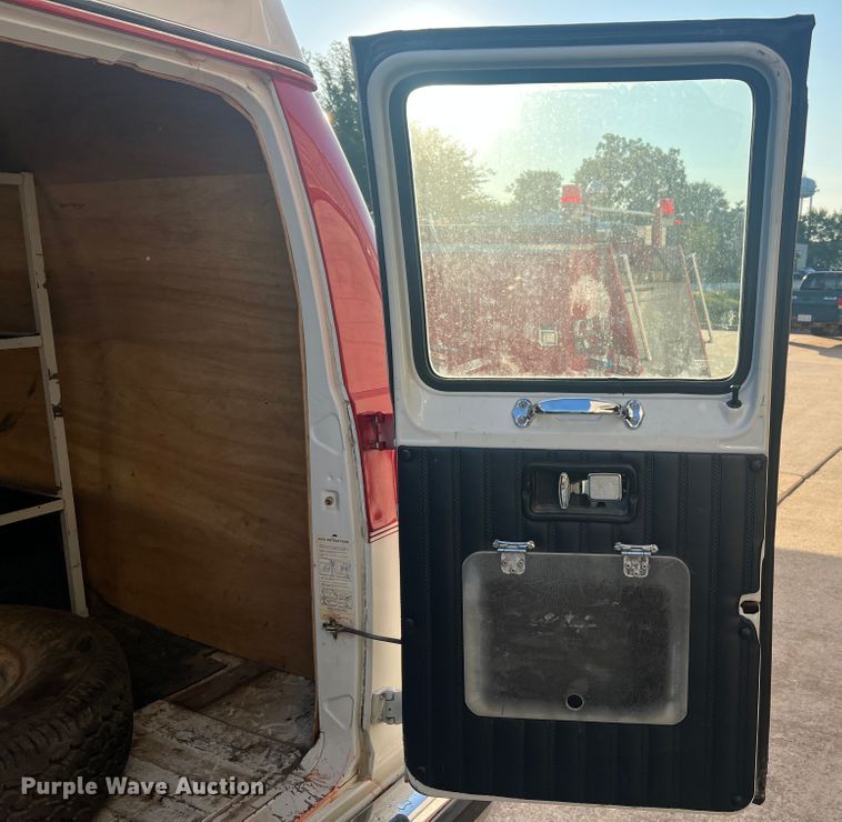 image for item MR9886 1991 Dodge Ram Wagon B350  rescue vehicle