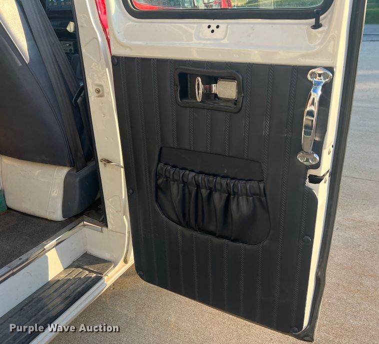 image for item MR9886 1991 Dodge Ram Wagon B350  rescue vehicle