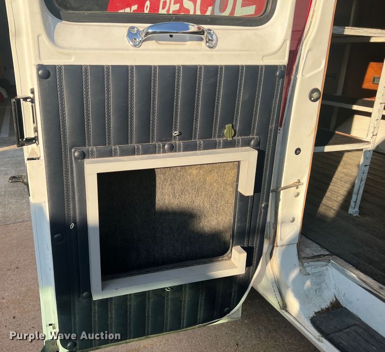 image for item MR9886 1991 Dodge Ram Wagon B350  rescue vehicle