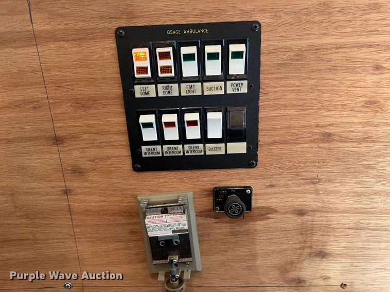 image for item MR9886 1991 Dodge Ram Wagon B350  rescue vehicle