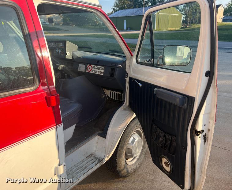 image for item MR9886 1991 Dodge Ram Wagon B350  rescue vehicle